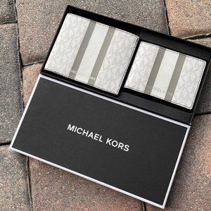 Michael Kors Boxed Signature 3 in 1 Bifold Wallet In White / Pearl Grey